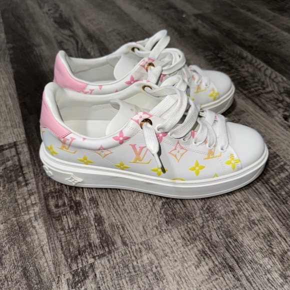 LV time out sneakers size 38 - Picture 1 of 8